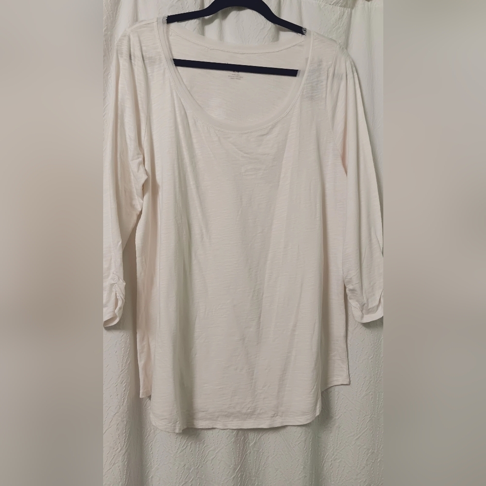 3X$25. NWT Lane Bryant Top Size 14/16